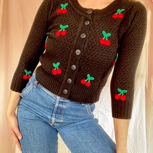 Cherry cropped sweater 🍒